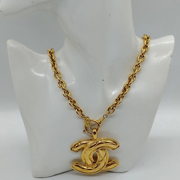CHANEL Vintage Gold Chain Necklace with Iconic Pendant mon-697-09012025 - Picture 2 of 9